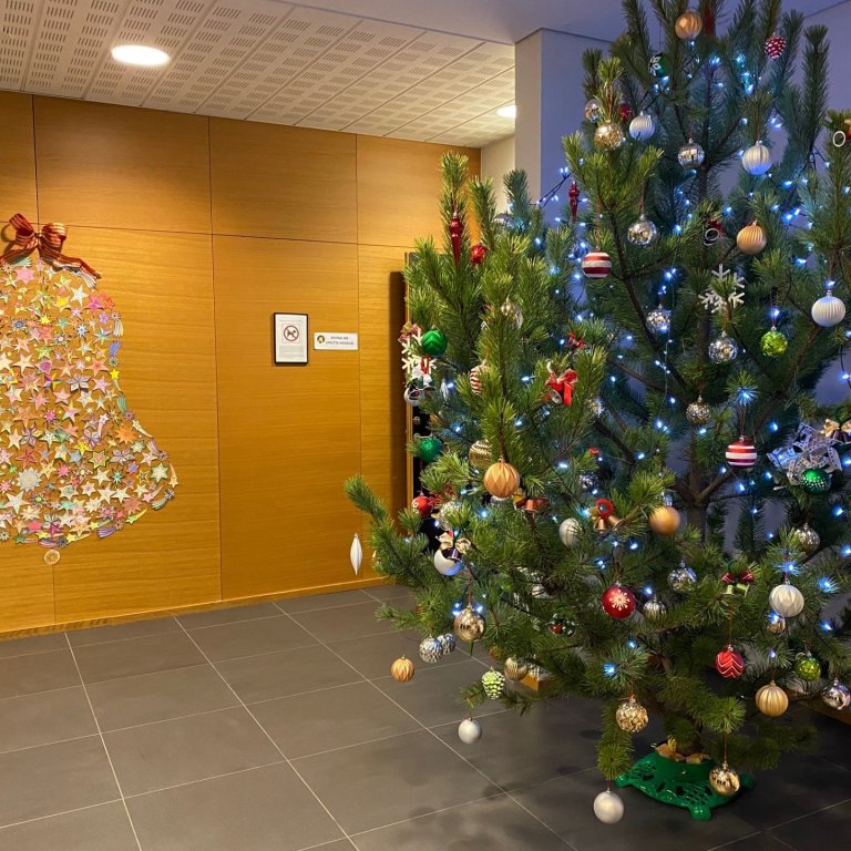 Skreytt í anddyri Markar