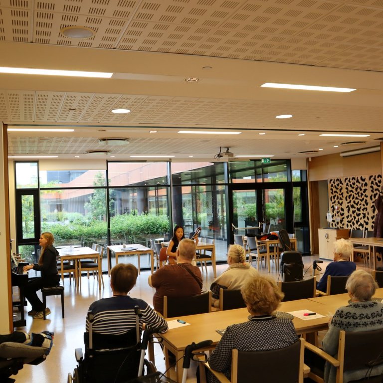 Buðu heimilisfólki á tónleika