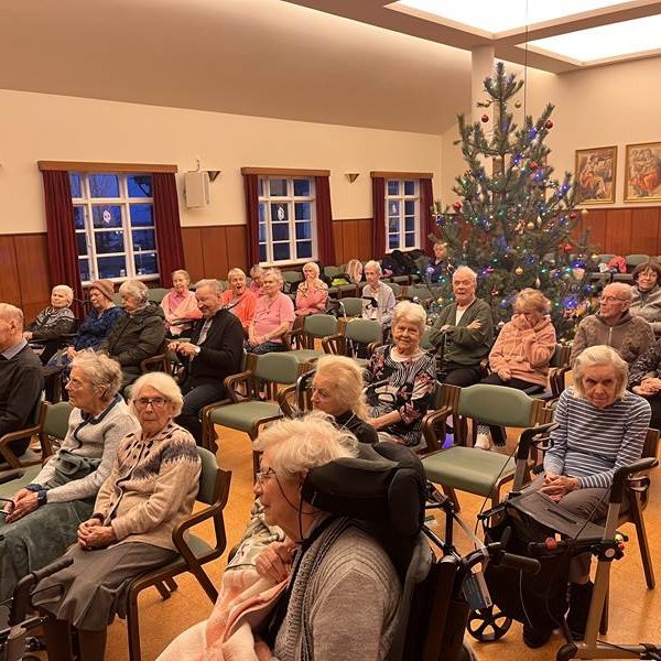 Jólalögin leikin fyrir heimilisfólk