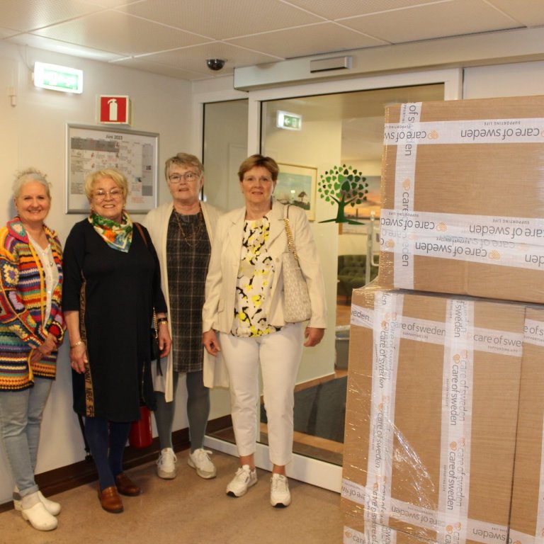 Gáfu Grund fimm loftdýnur