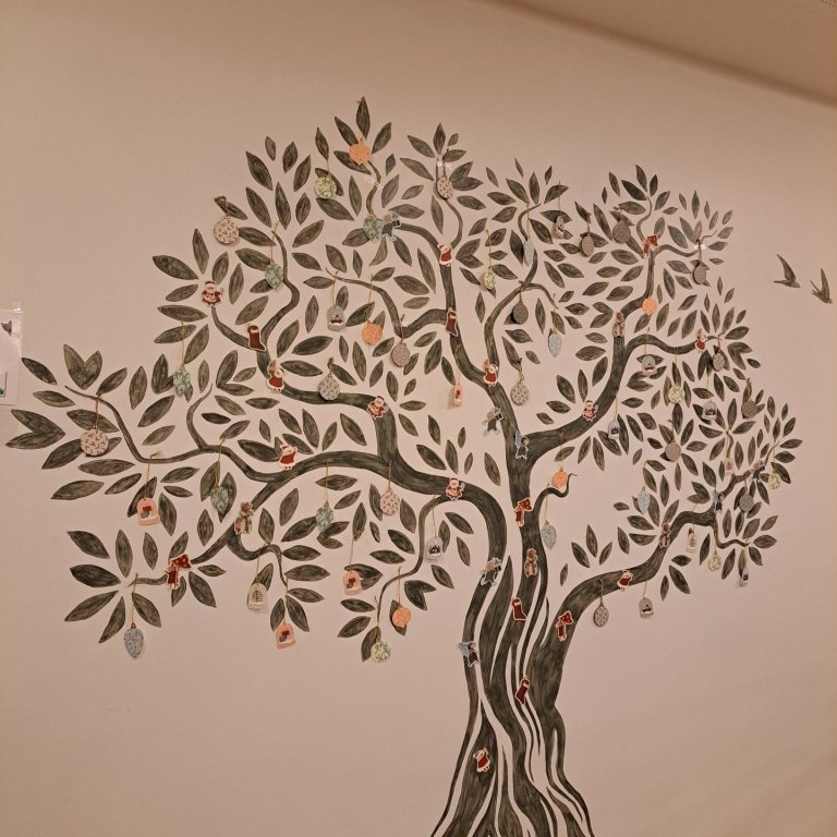 Öðruvísi jólatré í sjúkraþjálfun Áss