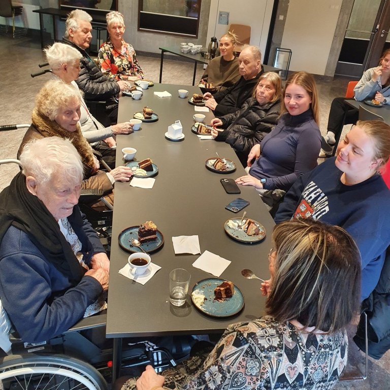 Heimilismenn skelltu sér á Kastalakaffihúsið