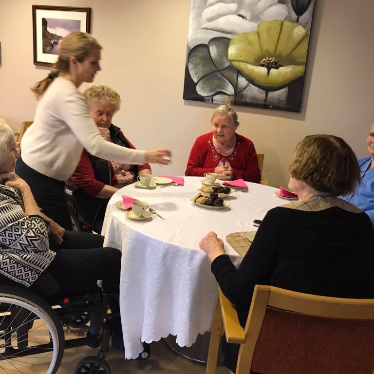 Gaf heimilinu sínu kaffistell