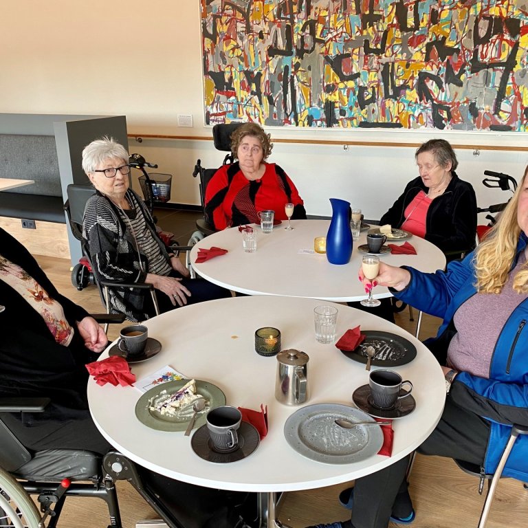 Konuklúbburinn skellti sér á kaffihús