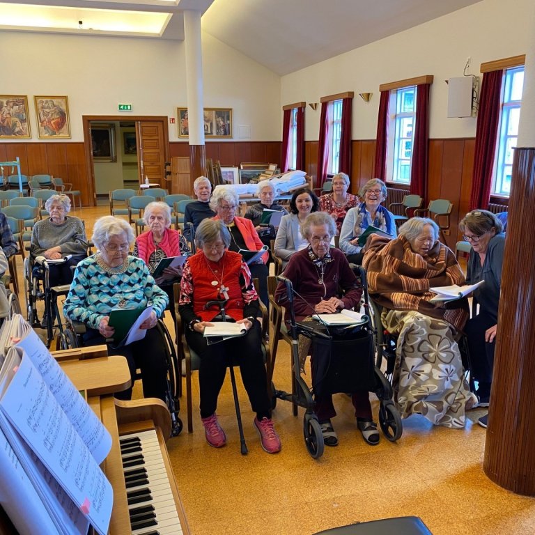 Vel mætt á kóræfingu