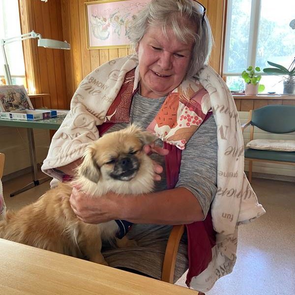 Mía fékk óskipta athygli heimilismanna