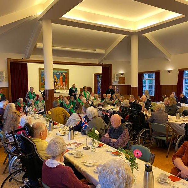 Heimilismenn buðu aðstandendum í afmæliskaffi