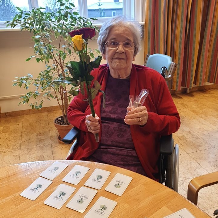 Rósabingó á Grund