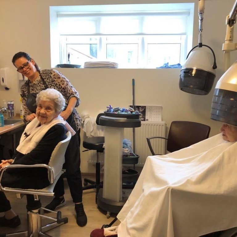 Ný hársnyrtistofa á Grund