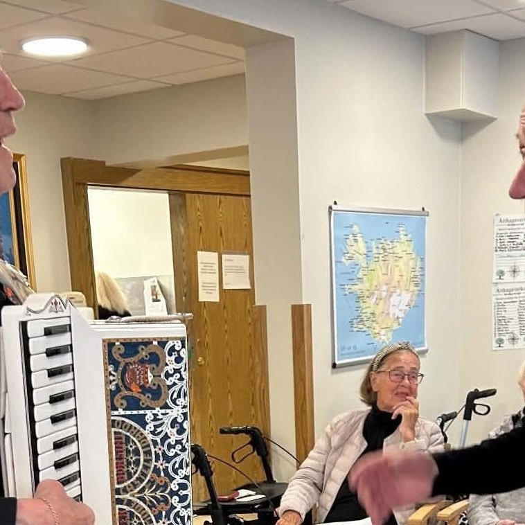 Harmonikkusnillingar í söngstund