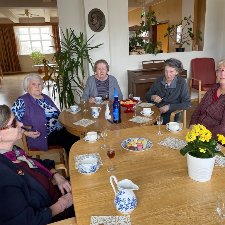 Spjallað og hlegið í saumaklúbb