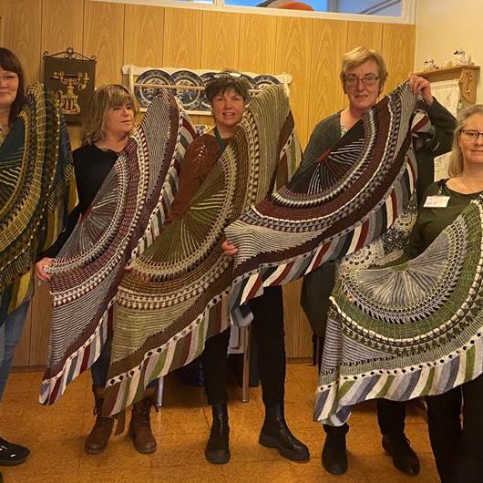 Tóku þátt í árlegu leynisamprjóni