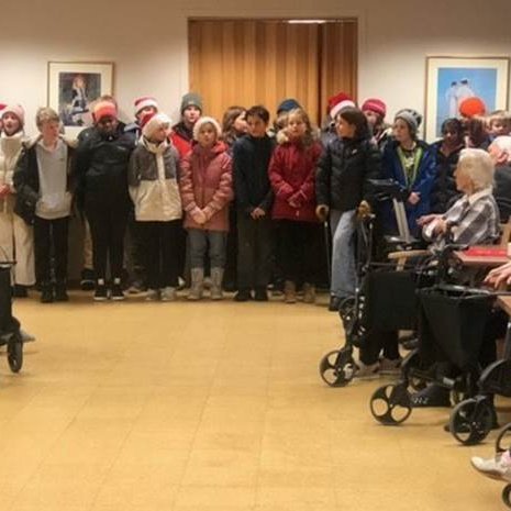 Nemendur úr Vesturbæjarskóla sungu jólalögin