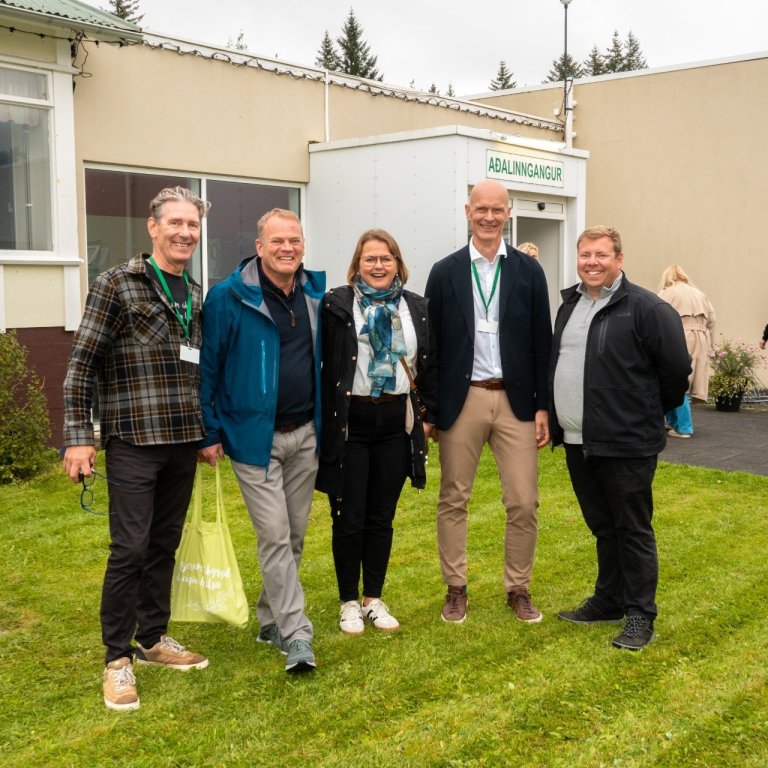 Færðu Heilsustofnun tvö eplatré