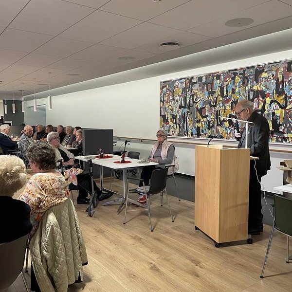 Þröstur Ólafsson með upplestur fyrir íbúa 60+